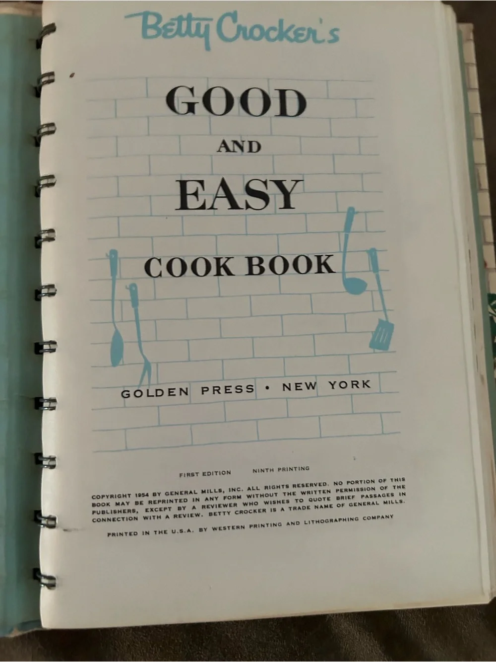 Betty Crocker Cookbook, Favorite Recipe CcookbookkCream, Blue & Red Covers